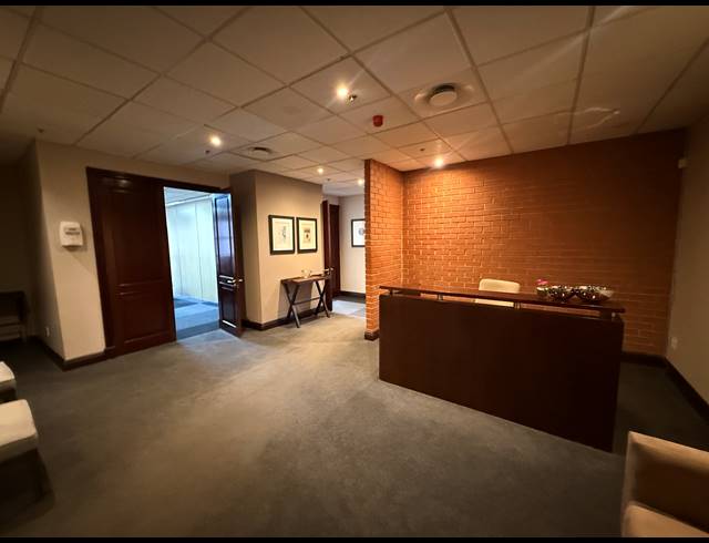 1,037M² OFFICE TO LET IN ROSEBANK